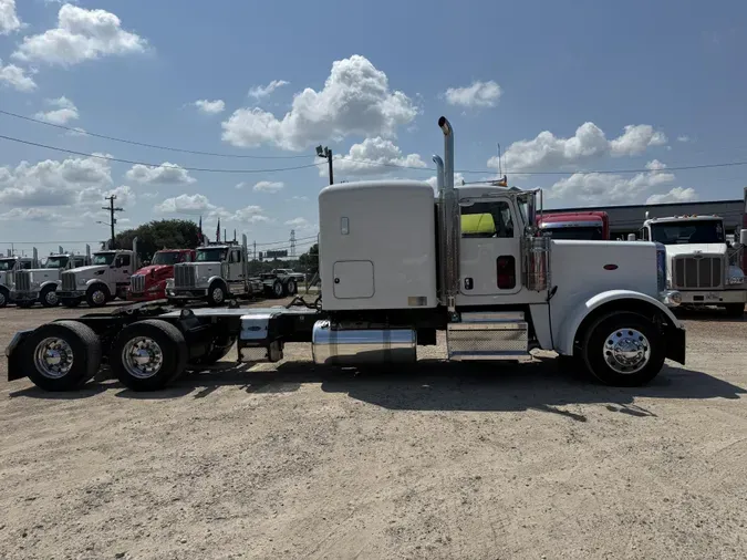 2023 Peterbilt 389