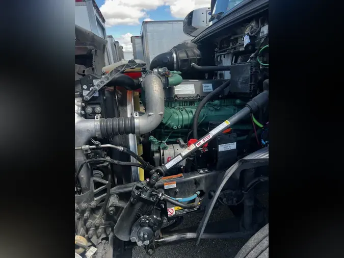 2018 VOLVO VNL64T-300