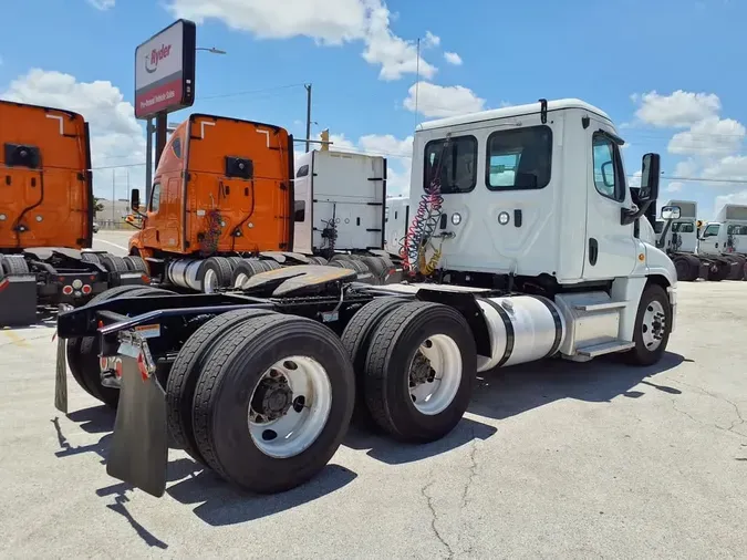 2020 FREIGHTLINER CASCADIA 125