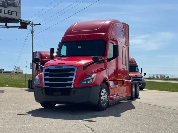 2023 FREIGHTLINER Cascadia 126