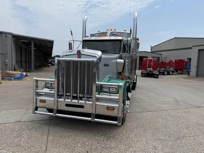 2020 Kenworth W900