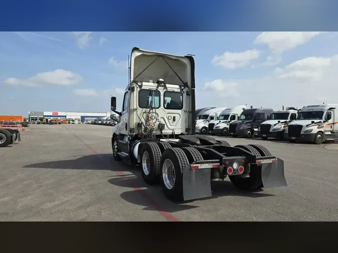 2019 Freightliner Cascadia 126