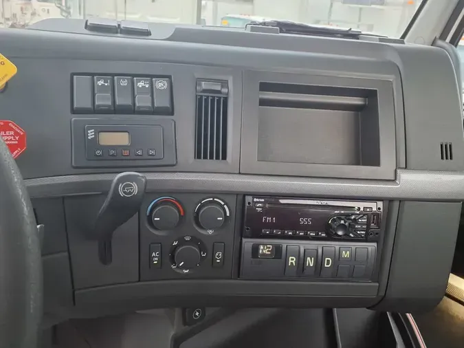2019 VOLVO VNL42T 300