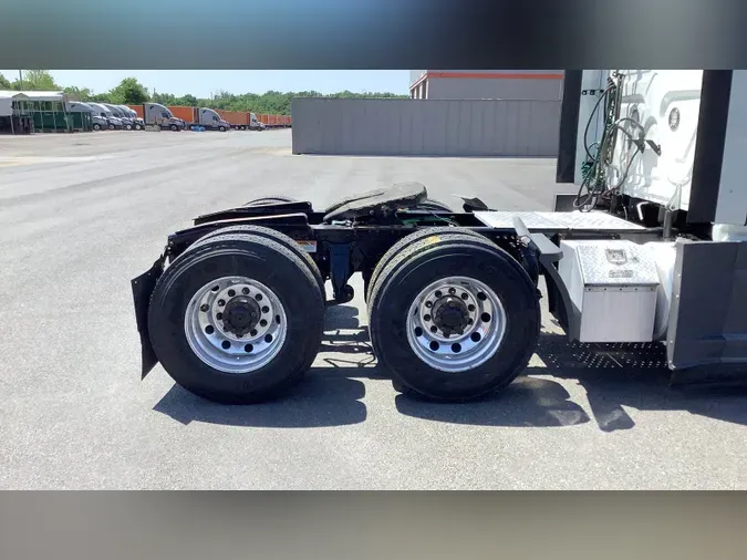 2021 Freightliner Cascadia 126