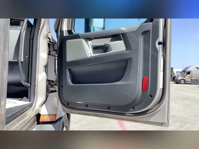 2021 Freightliner Cascadia 126