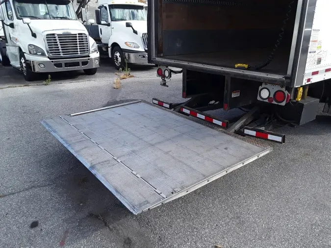 2017 FREIGHTLINER/MERCEDES M2 106