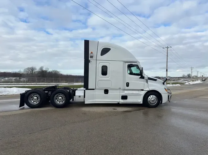 2022 FREIGHTLINER Cascadia 126
