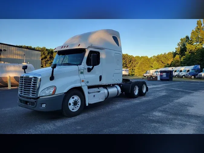 2019 Freightliner X12564ST