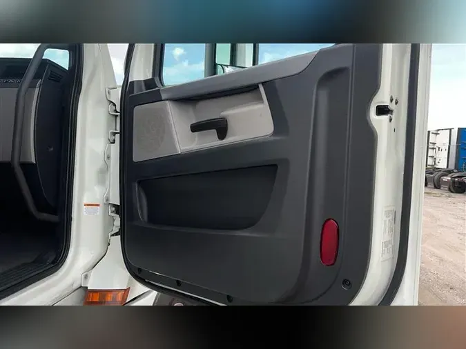 2021 FREIGHTLINER CA126