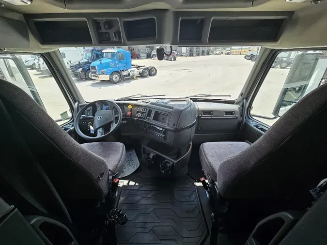 2023 VOLVO VNL64T860
