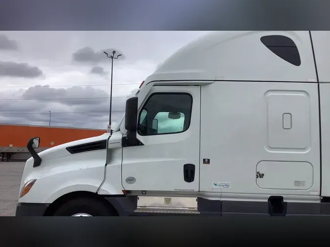 2023 Freightliner Cascadia 126