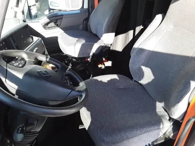 2020 NAVISTAR INTERNATIONAL LT625 SLPR CAB