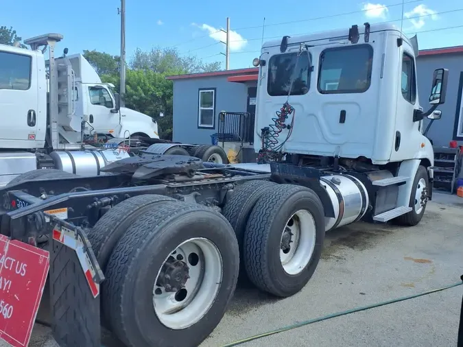 2018 FREIGHTLINER/MERCEDES CASCADIA 113