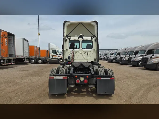 2019 Freightliner Cascadia 126
