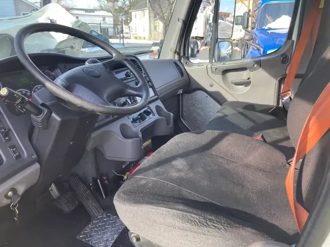 2020 FREIGHTLINER/MERCEDES M2 106