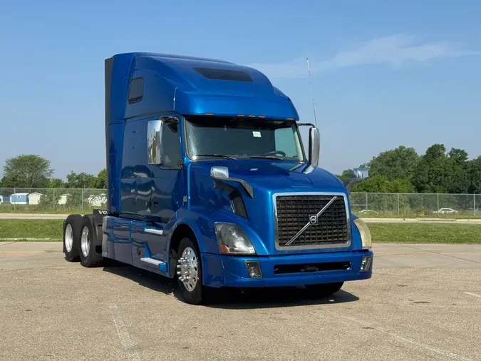 2017 VOLVO VNL64T670