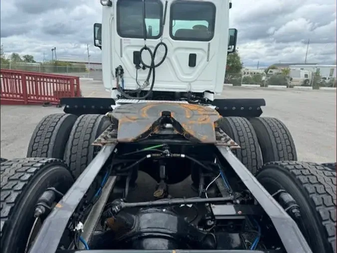 2017 FREIGHTLINER/MERCEDES CASCADIA 113