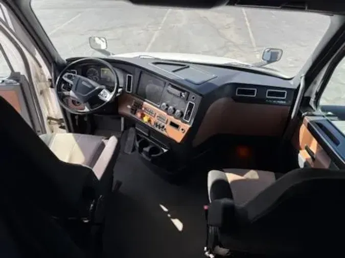 2020 Freightliner Cascadia