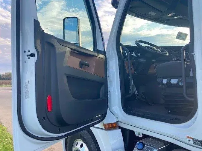 2025 Freightliner New Cascadia