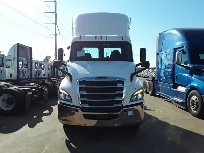 2020 FREIGHTLINER/MERCEDES NEW CASCADIA 116