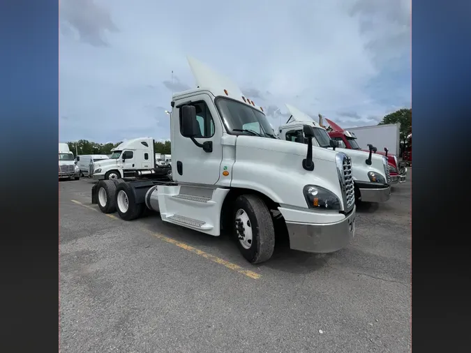 2016 FREIGHTLINER/MERCEDES CASCADIA 125