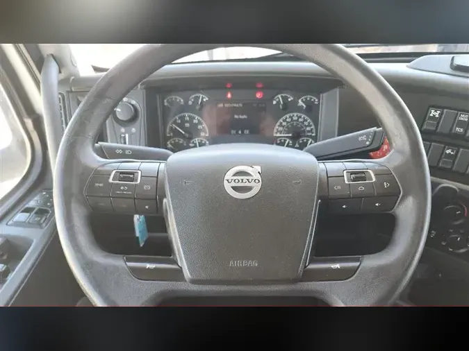 2021 VOLVO VNL860