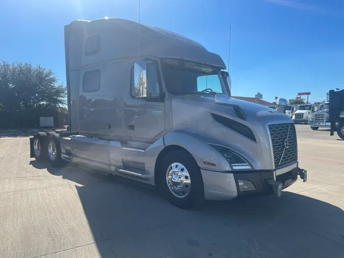 2022 VOLVO VNL64T860