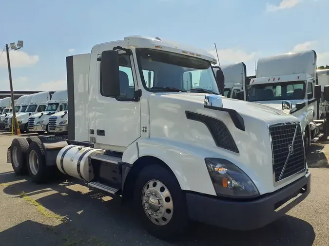 2018 VOLVO VNL64TRACTOR