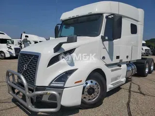 2023 VOLVO VNL64T740