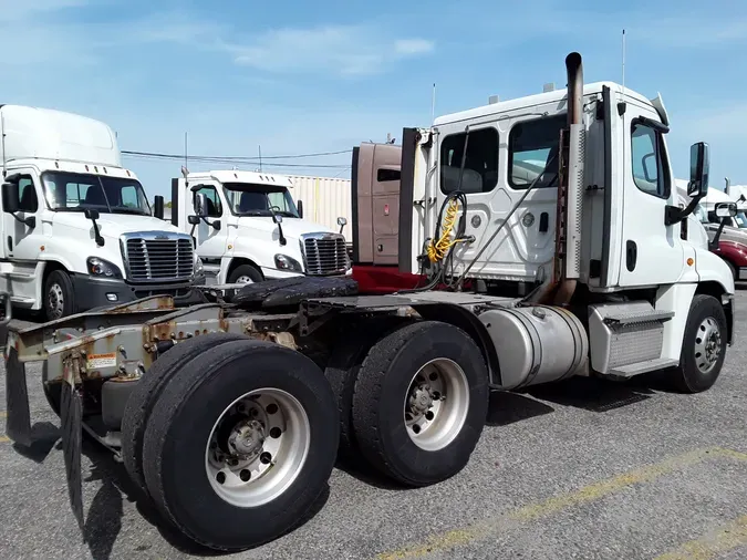 2019 FREIGHTLINER/MERCEDES CASCADIA 125