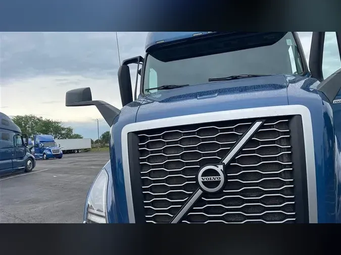 2021 VOLVO VNL760