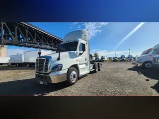 2017 Freightliner CASCADIA 125