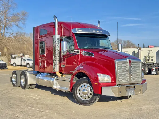 2021 KENWORTH T880