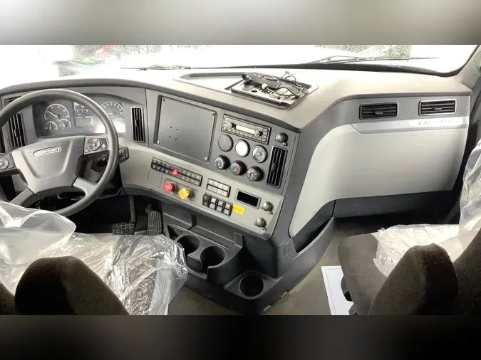 2020 Freightliner Cascadia 126