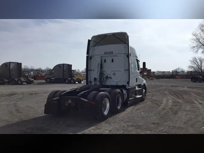 2021 Freightliner Cascadia 126
