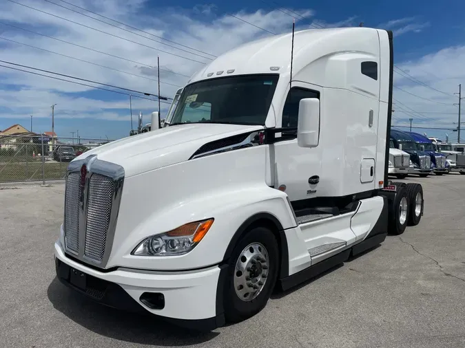 2025 Kenworth T680