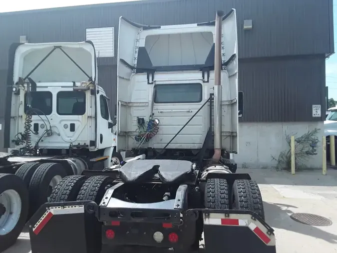 2019 VOLVO VNR42T 300