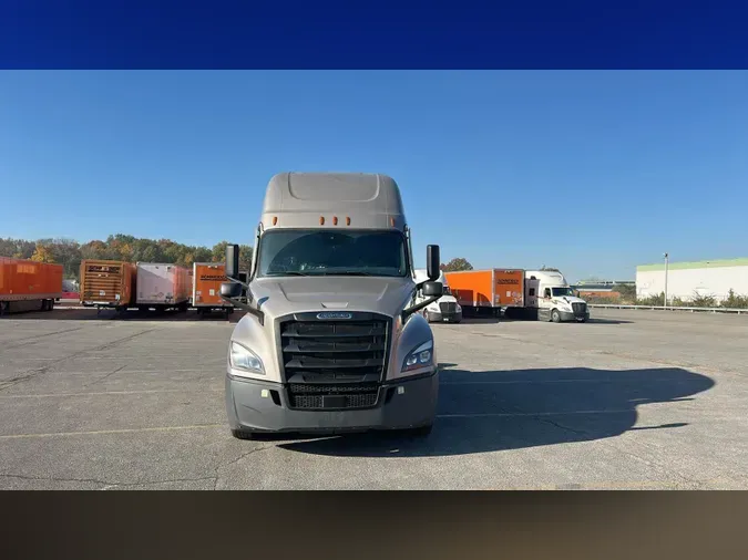 2023 Freightliner Cascadia 126