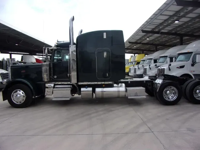 2022 Peterbilt 389