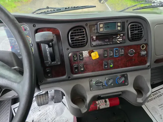 2018 FREIGHTLINER M2 106