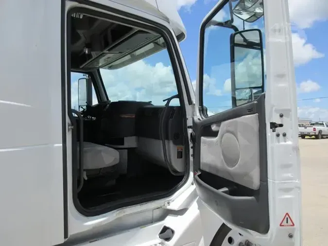 2012 VOLVO VNL64T780