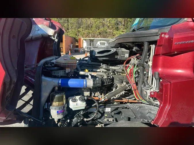 2021 Freightliner Cascadia 126