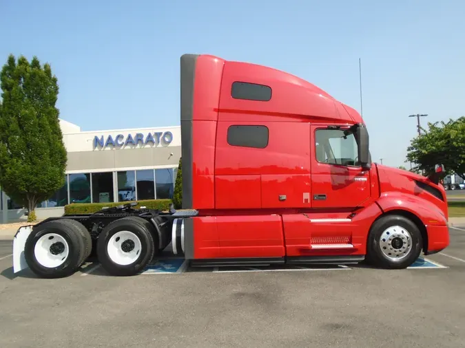 2022 VOLVO VNL64T760