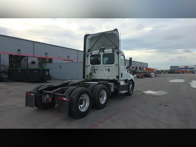 2020 Freightliner Cascadia 126