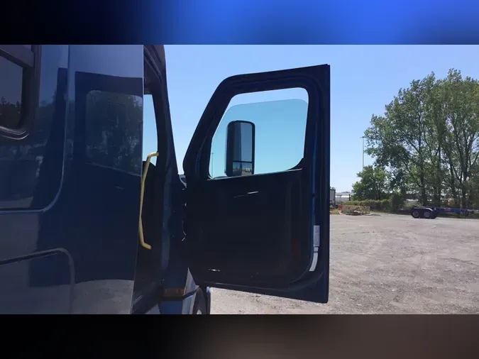 2023 Freightliner Cascadia 126