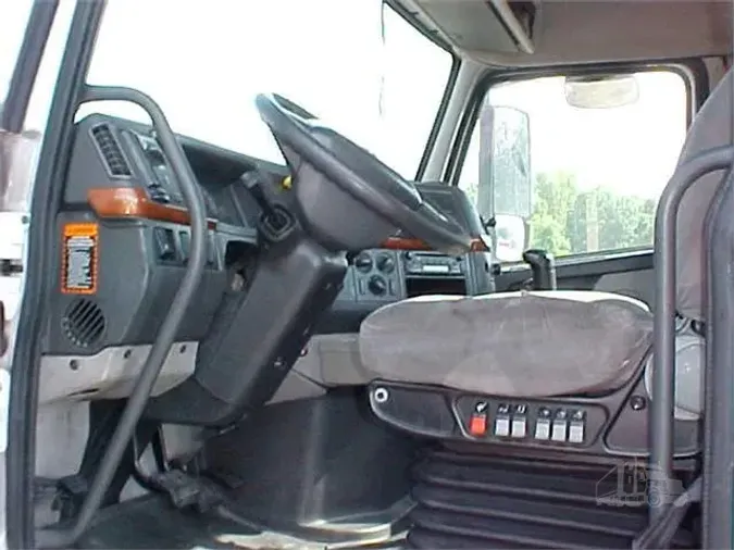 2008 VOLVO VNL64T300