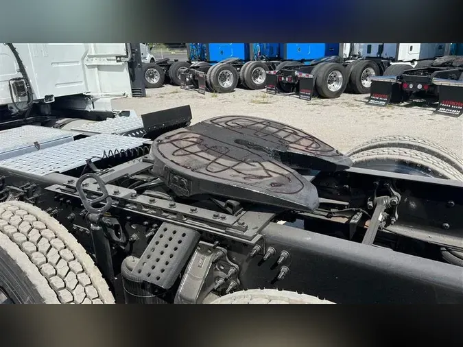 2019 VOLVO VNL760