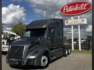 2023 VOLVO VNL64T760