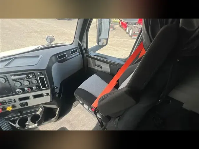 2019 FREIGHTLINER CA126