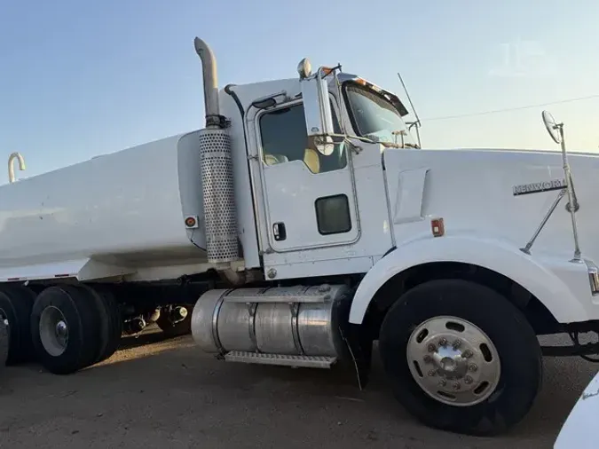 2005 KENWORTH T8004b8293f9e73320f7f3cc4bb89b012b93
